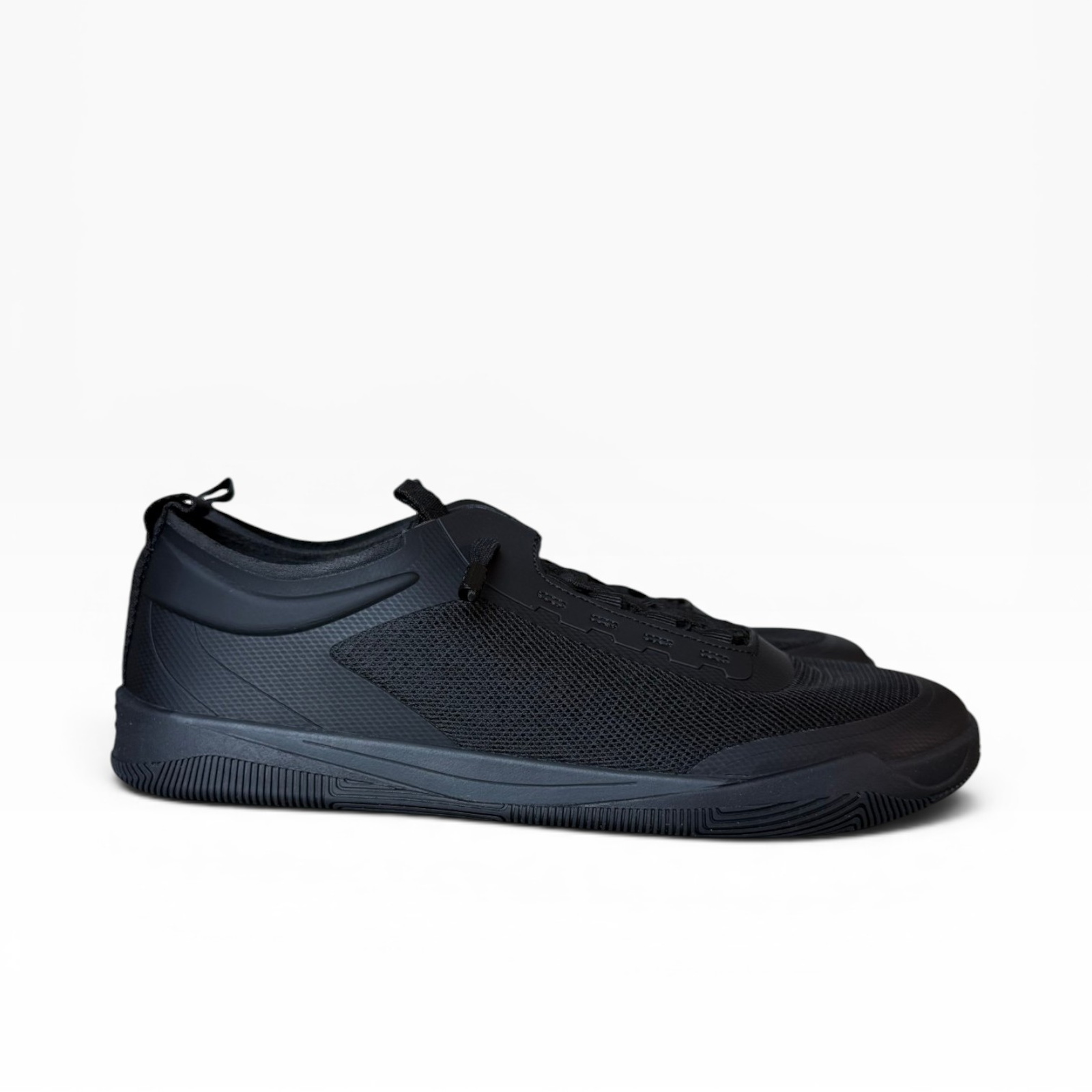 Style B lace-only lifting shoe